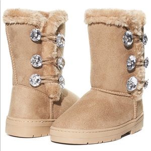 Brand new Fashionable girl’s boots